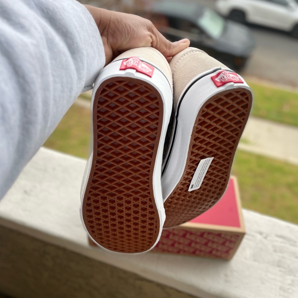 Custom Vans - Picture 4 of 7